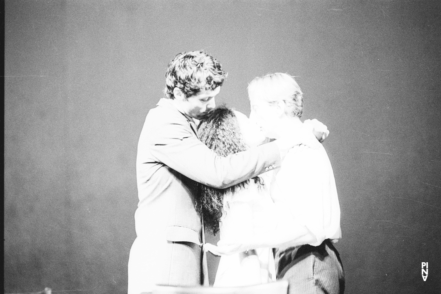 Fabien Prioville, Dominique Mercy und Aida Vainieri in „Café Müller“ von Pina Bausch