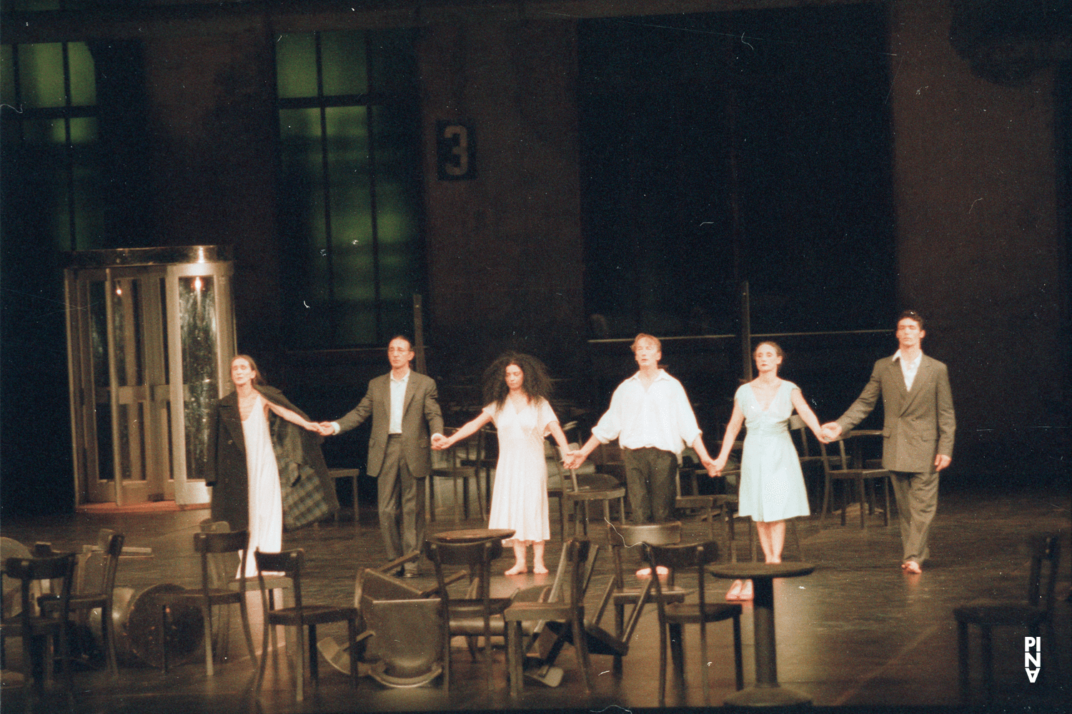 « Café Müller » de Pina Bausch à la Jahrhunderthalle Bochum, saison 2002/03