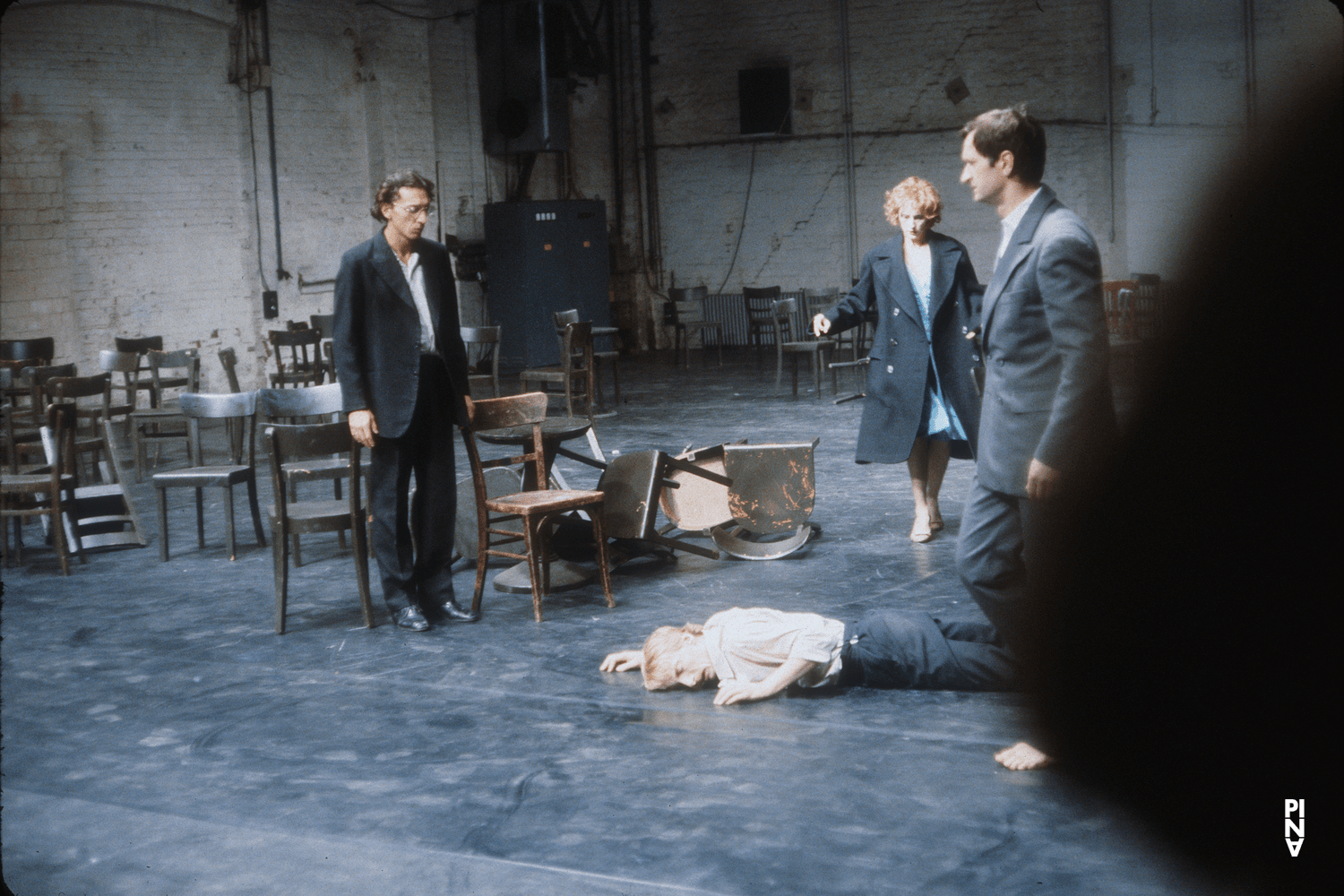 „Café Müller“ von Pina Bausch in der Kampnagelfabrik Hamburg, Spielzeit 1984/85