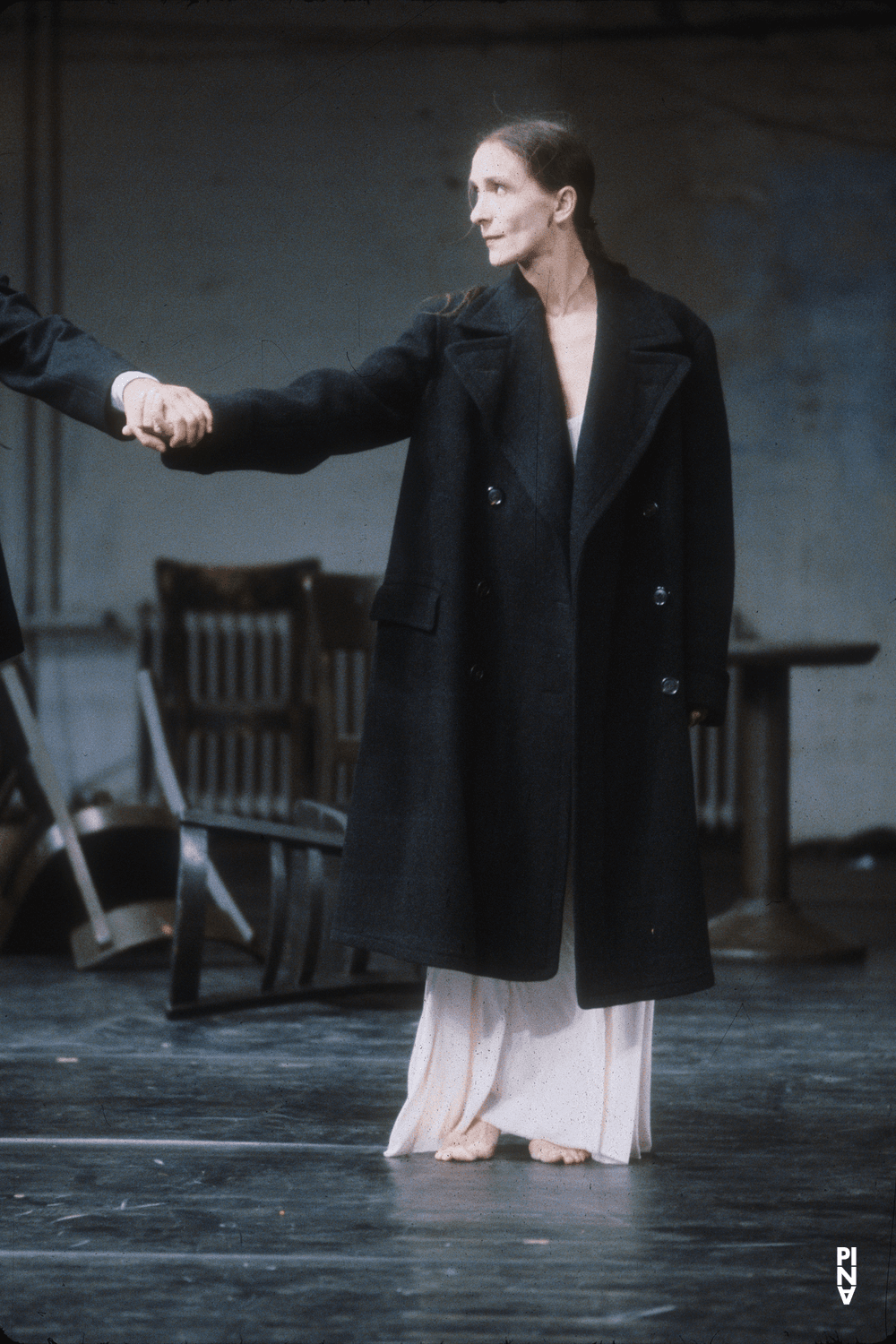 Pina Bausch in „Café Müller“ von Pina Bausch in der Kampnagelfabrik Hamburg, Spielzeit 1984/85
