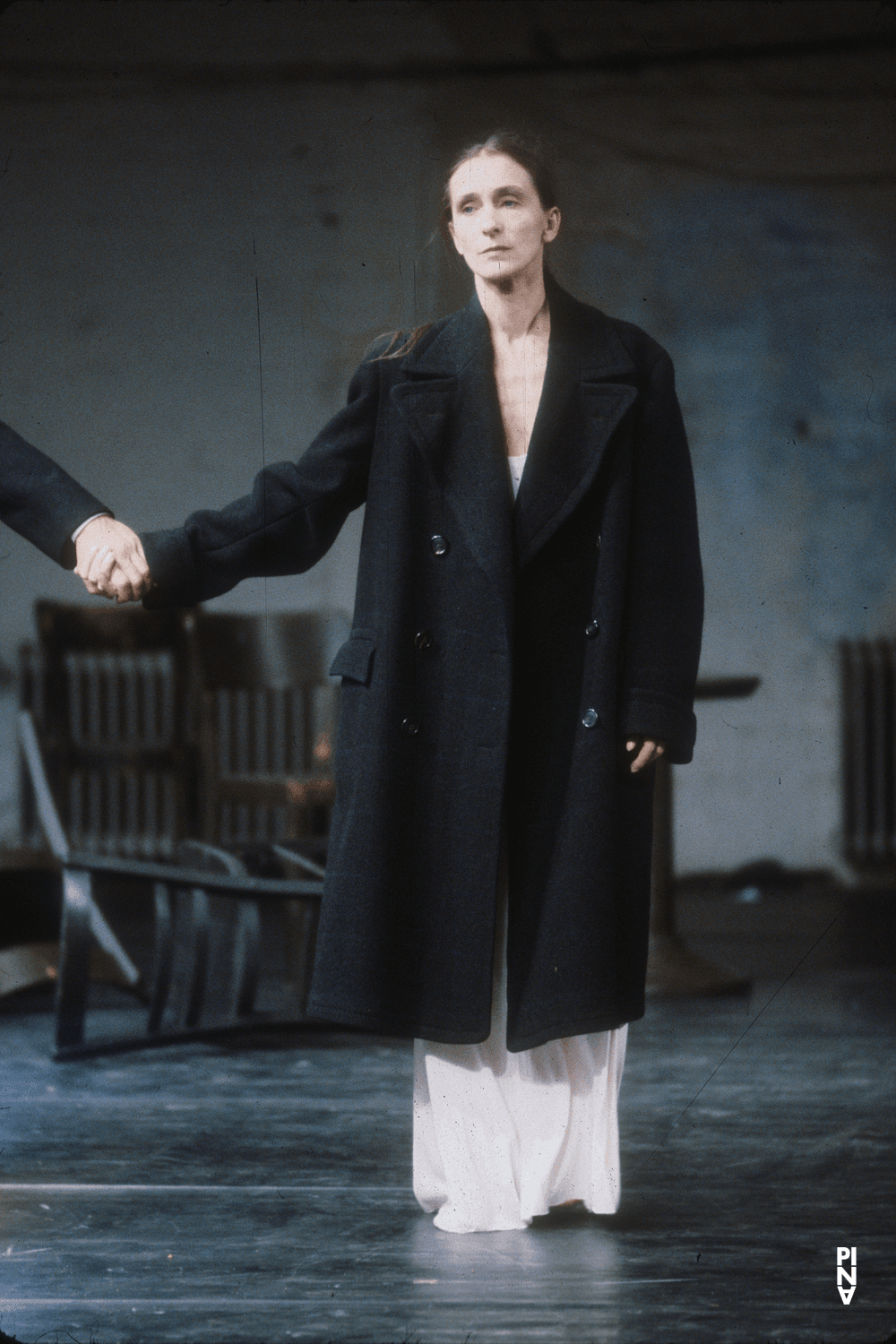 Pina Bausch in „Café Müller“ von Pina Bausch in der Kampnagelfabrik Hamburg, Spielzeit 1984/85