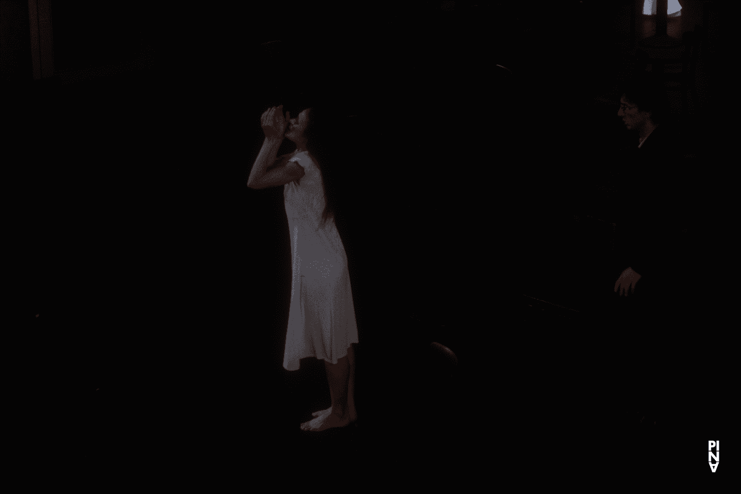 Jean Laurent Sasportes und Malou Airaudo in „Café Müller“ von Pina Bausch