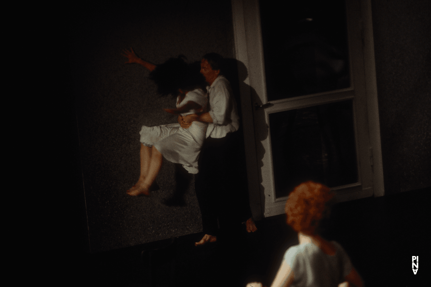 Nazareth Panadero, Dominique Mercy und Aida Vainieri in „Café Müller“ von Pina Bausch