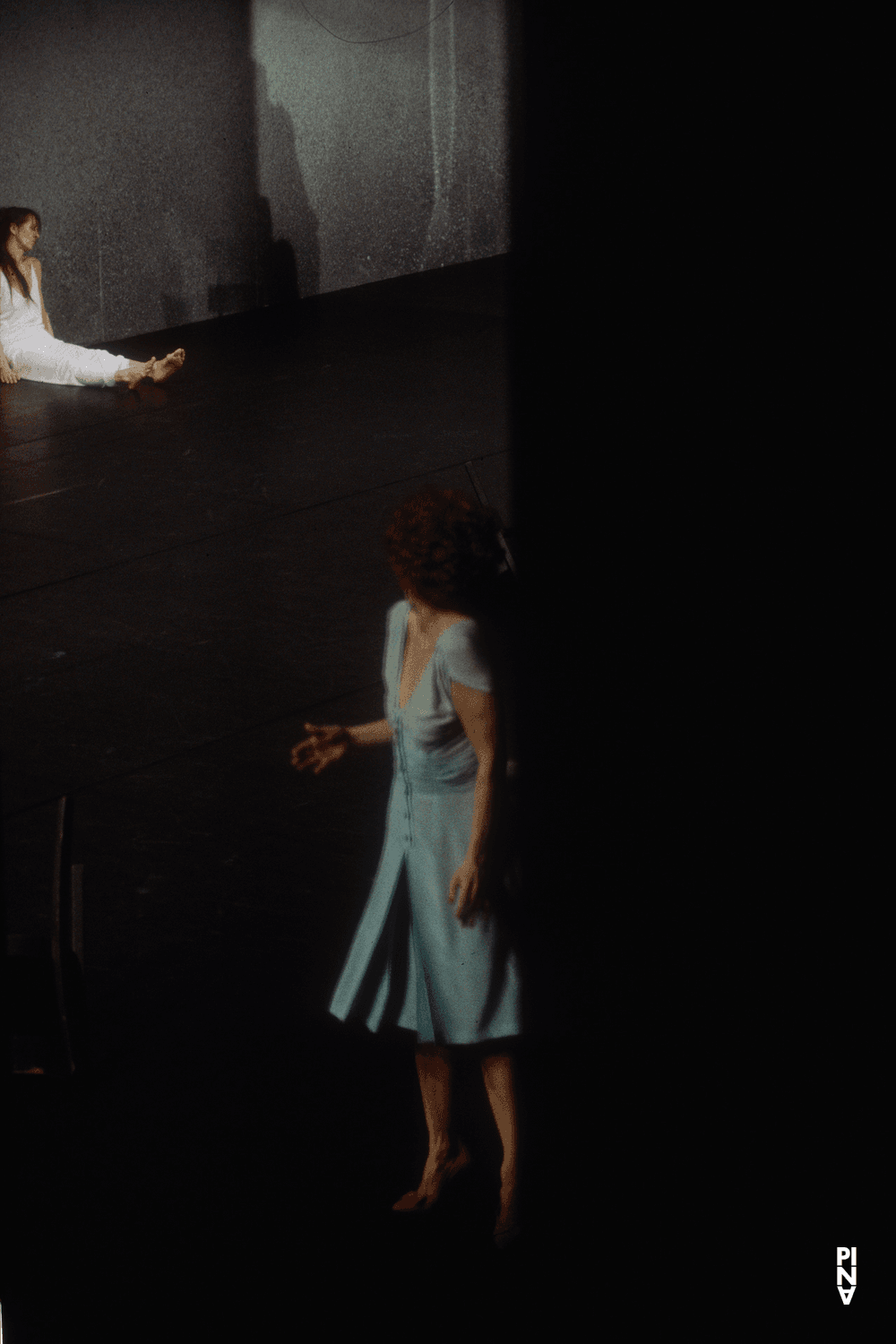Nazareth Panadero et Pina Bausch dans « Café Müller » de Pina Bausch