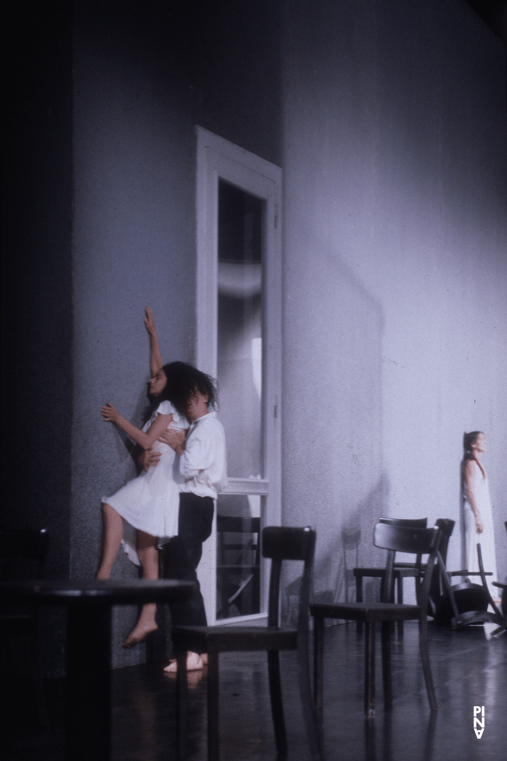 Dominique Mercy, Aida Vainieri und Pina Bausch in „Café Müller“ von Pina Bausch