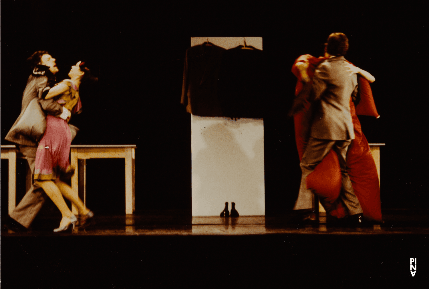 Monika Wacker dans « Ich bring dich um die Ecke… » de Pina Bausch