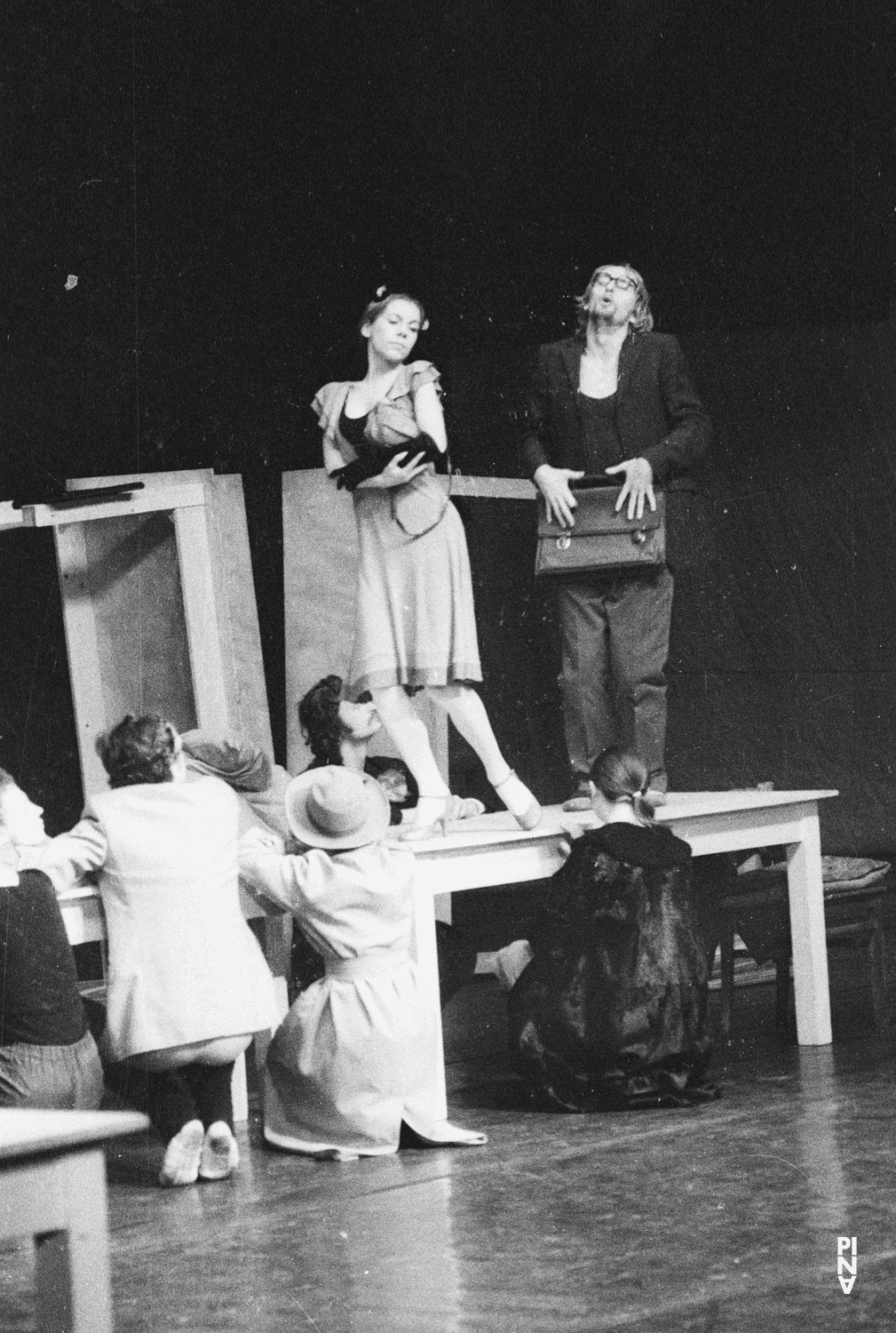 Monika Wacker und Dominique Mercy in „Ich bring dich um die Ecke…“ von Pina Bausch