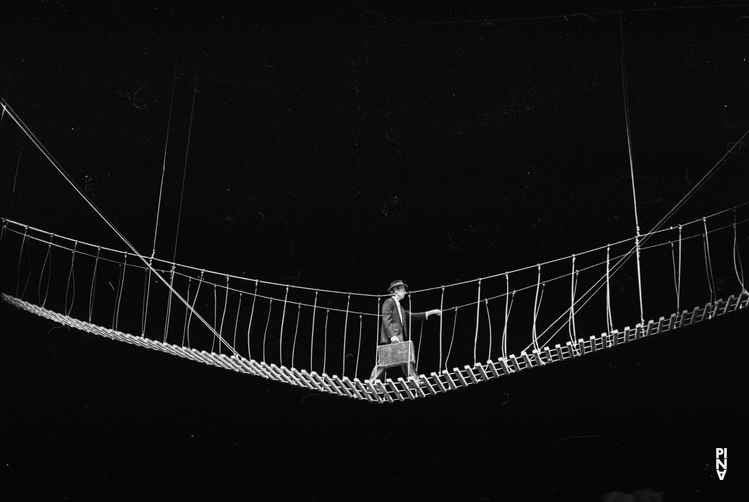 Dominique Mercy dans « Der Fensterputzer (Le laveur de vitres) » de Pina Bausch
