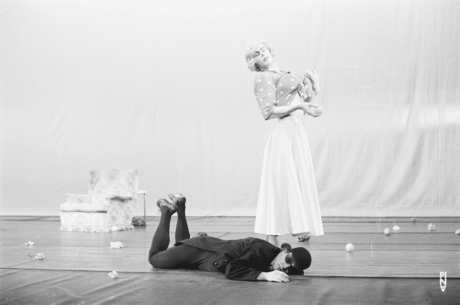 Heinz Samm et Ed Kortlandt dans « Fliegenflittchen » de Pina Bausch