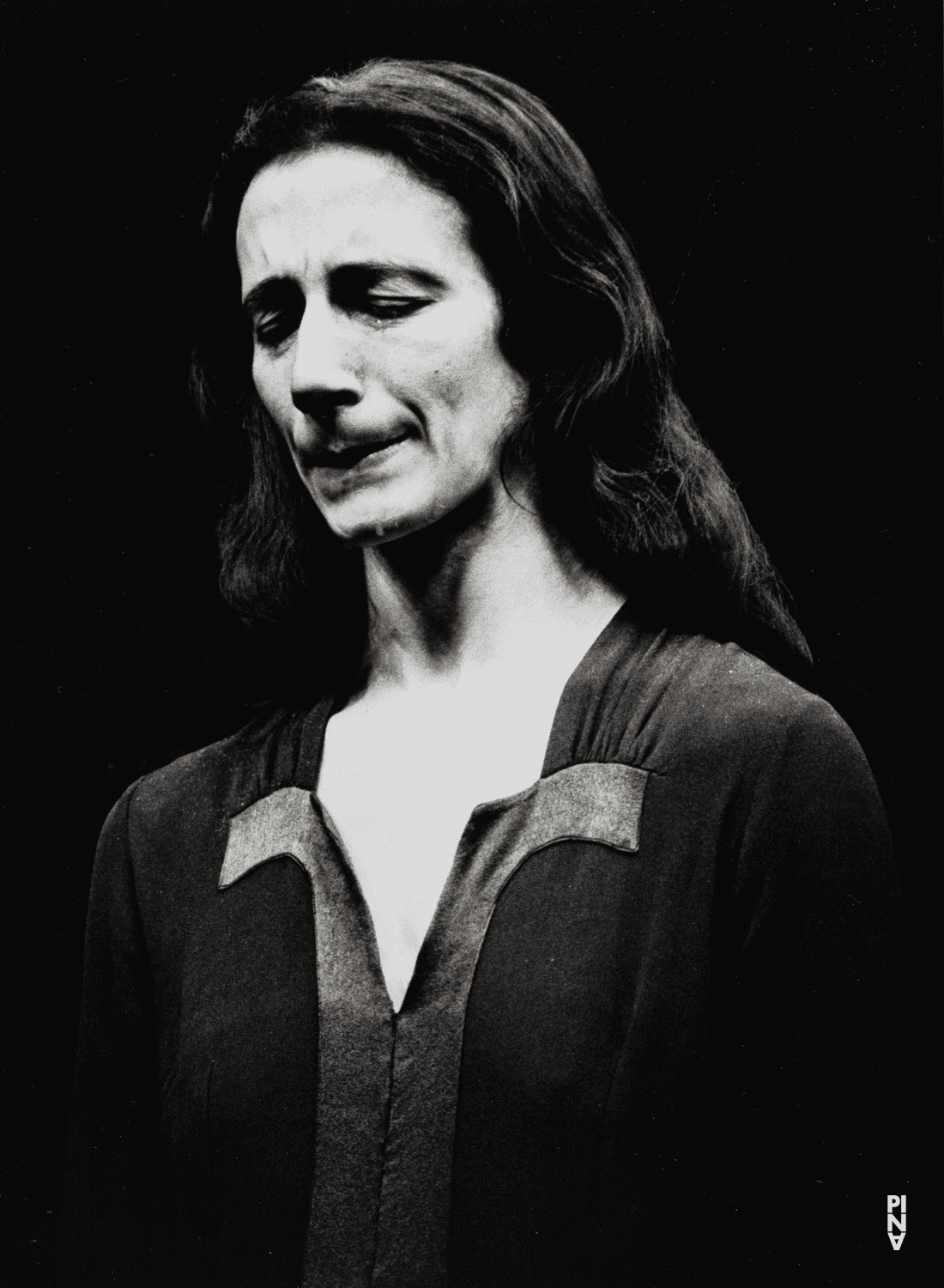 Beatrice Libonati dans « Auf dem Gebirge hat man ein Geschrei gehört (Sur la montagne, on entendit un hurlement) » de Pina Bausch avec Tanztheater Wuppertal au Théâtre de la Ville Paris (France), 17 avril 1987