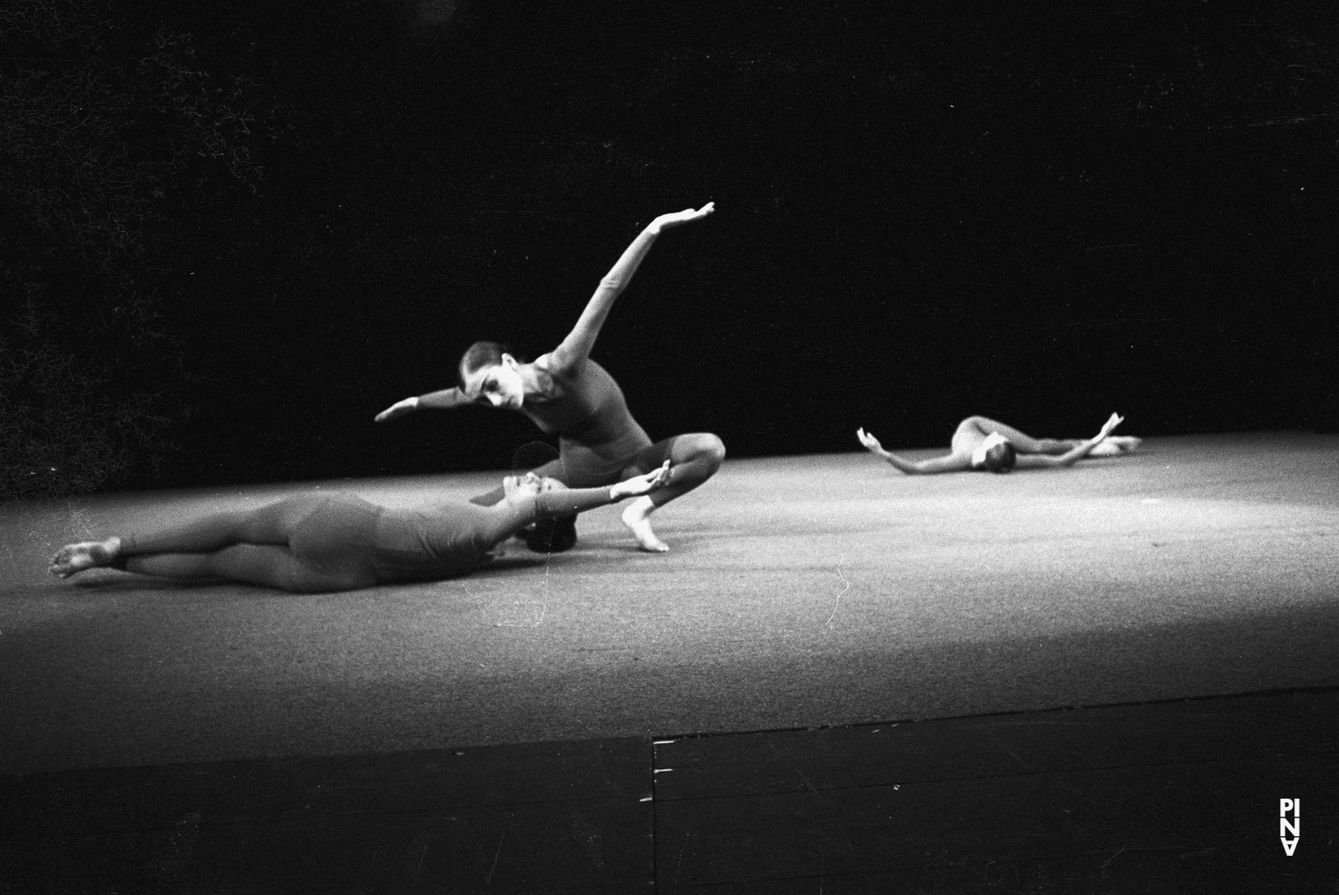 Pina Bausch, Anna Mittelholzer and Ulrike Baehr in “Im Wind der Zeit” by Pina Bausch