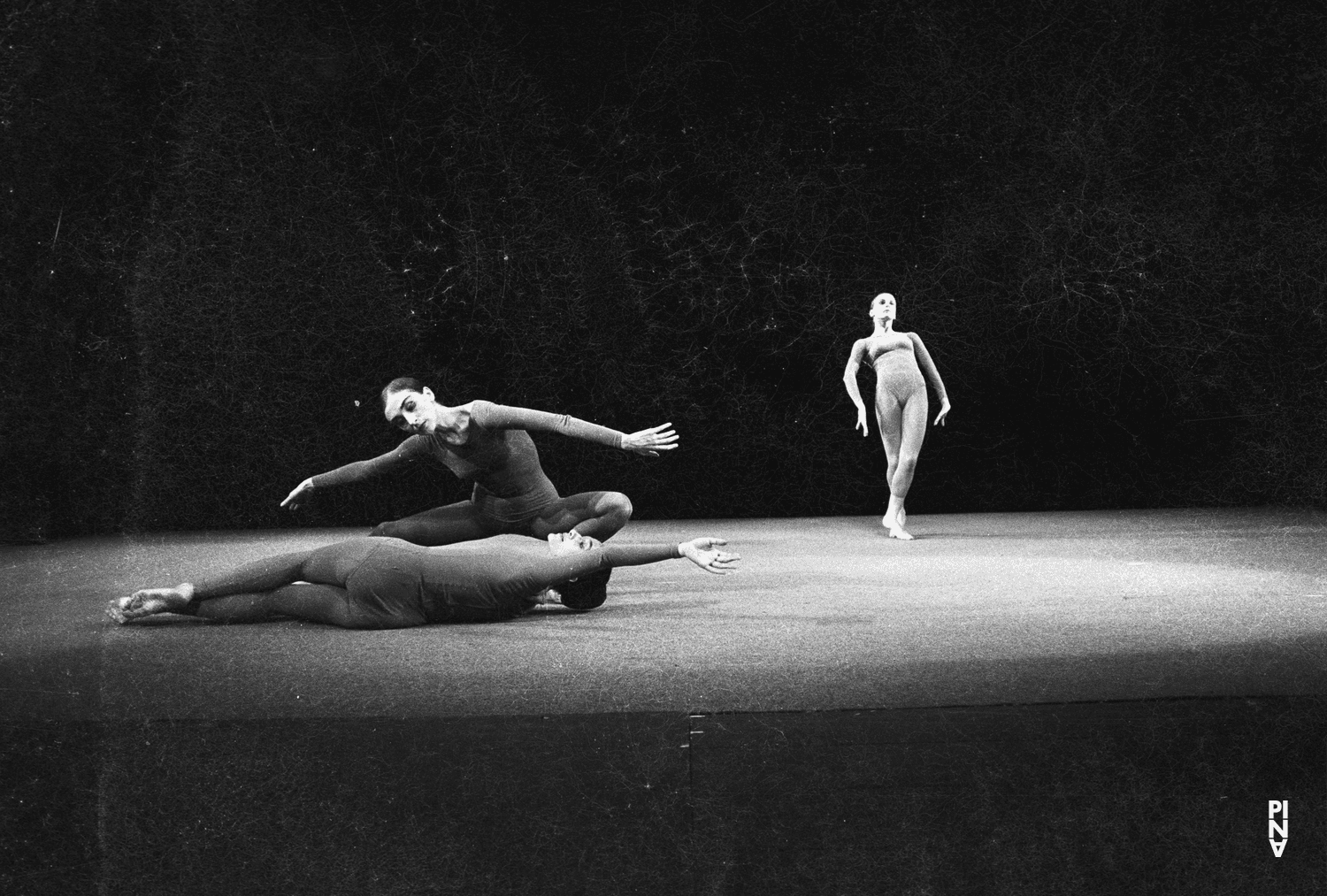 Pina Bausch, Anna Mittelholzer and Ulrike Baehr in “Im Wind der Zeit” by Pina Bausch