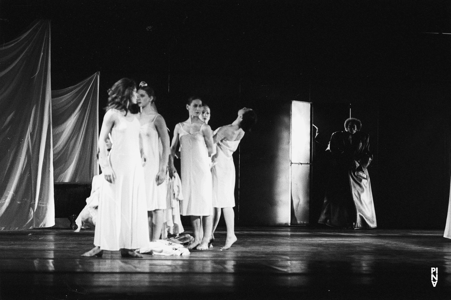 „Iphigenie auf Tauris“ von Pina Bausch mit Tanztheater Wuppertal im Opernhaus Wuppertal (Deutschland), 20. April 1974