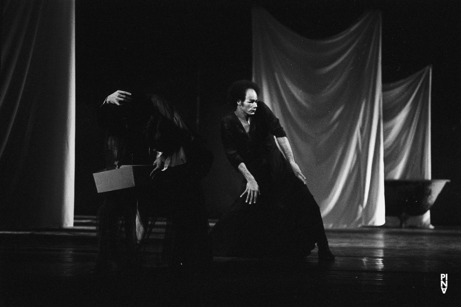 Carlos Orta dans « Iphigenie auf Tauris » de Pina Bausch avec Tanztheater Wuppertal à l'Opernhaus Wuppertal (Allemagne), 20 avril 1974