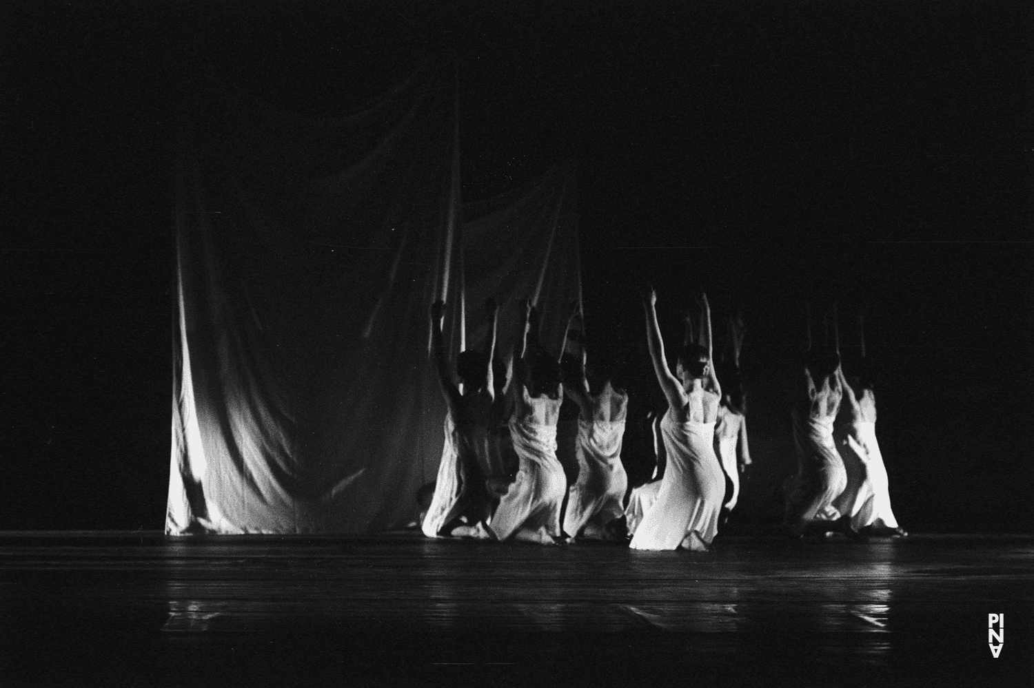 „Iphigenie auf Tauris“ von Pina Bausch mit Tanztheater Wuppertal im Opernhaus Wuppertal (Deutschland), 20. April 1974