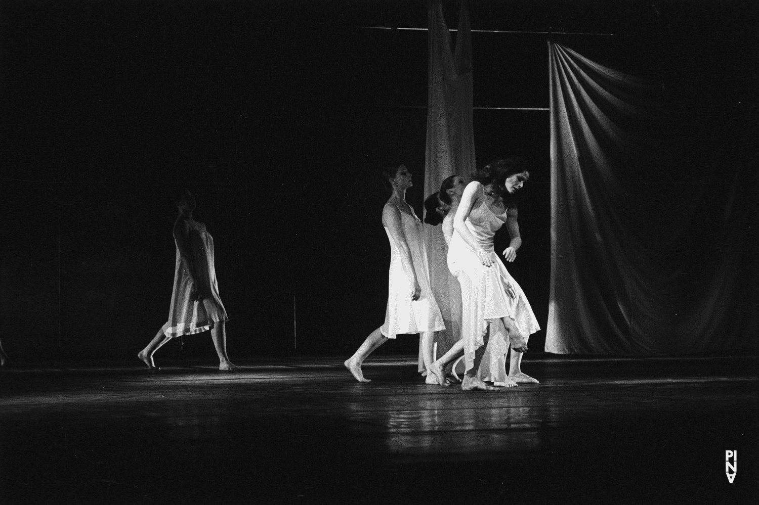 Malou Airaudo in „Iphigenie auf Tauris“ von Pina Bausch mit Tanztheater Wuppertal im Opernhaus Wuppertal (Deutschland), 20. April 1974