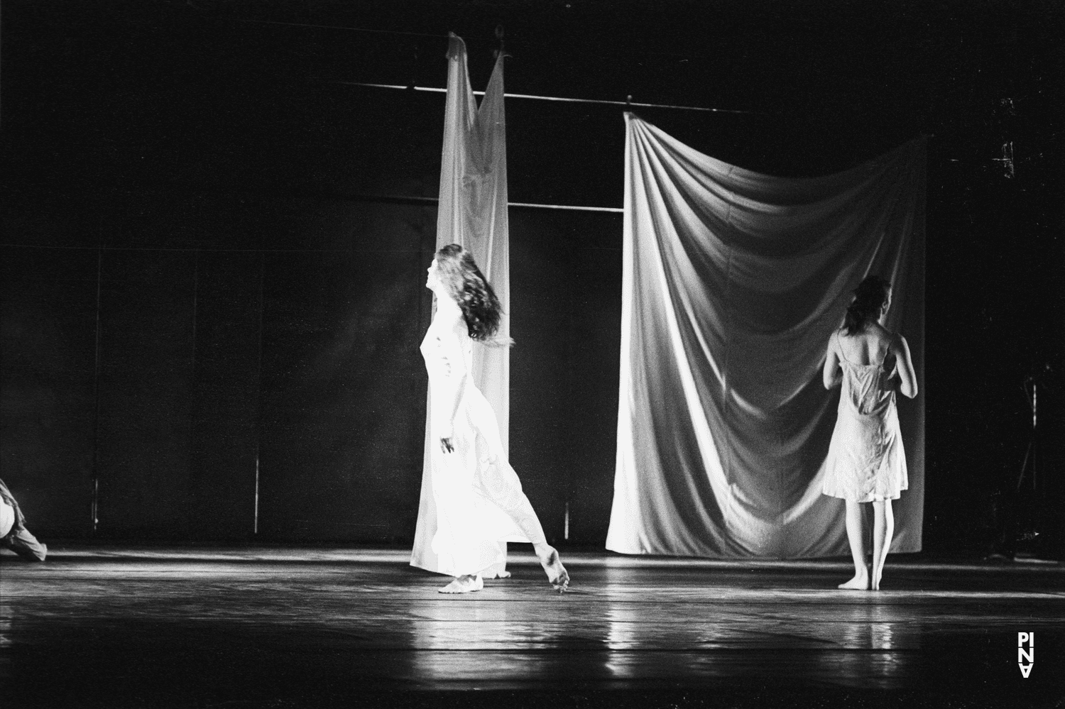 Malou Airaudo in „Iphigenie auf Tauris“ von Pina Bausch mit Tanztheater Wuppertal im Opernhaus Wuppertal (Deutschland), 20. April 1974