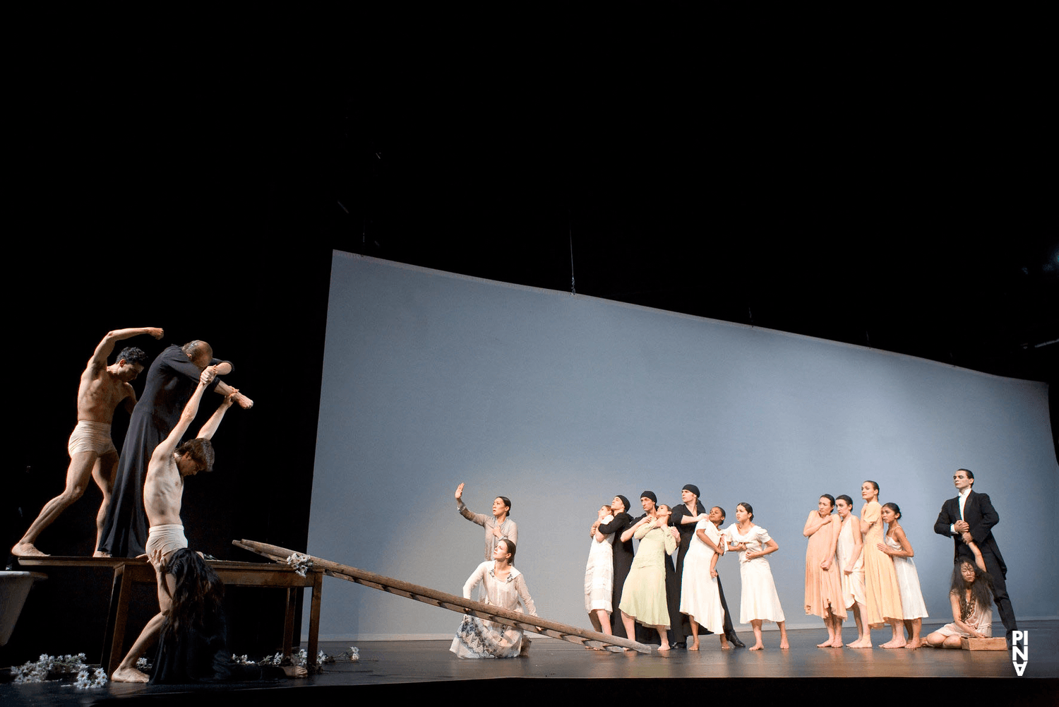 « Iphigenie auf Tauris » de Pina Bausch avec Tanztheater Wuppertal à l'Opernhaus Wuppertal (Allemagne), 28 janvier 2010
