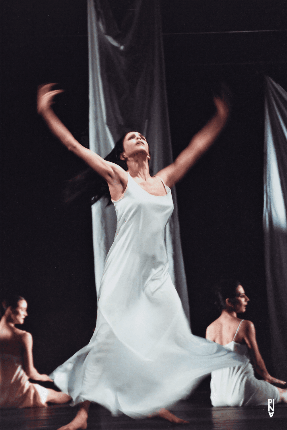 Ruth Amarante and Julie Anne Stanzak in “Iphigenie auf Tauris” by Pina Bausch