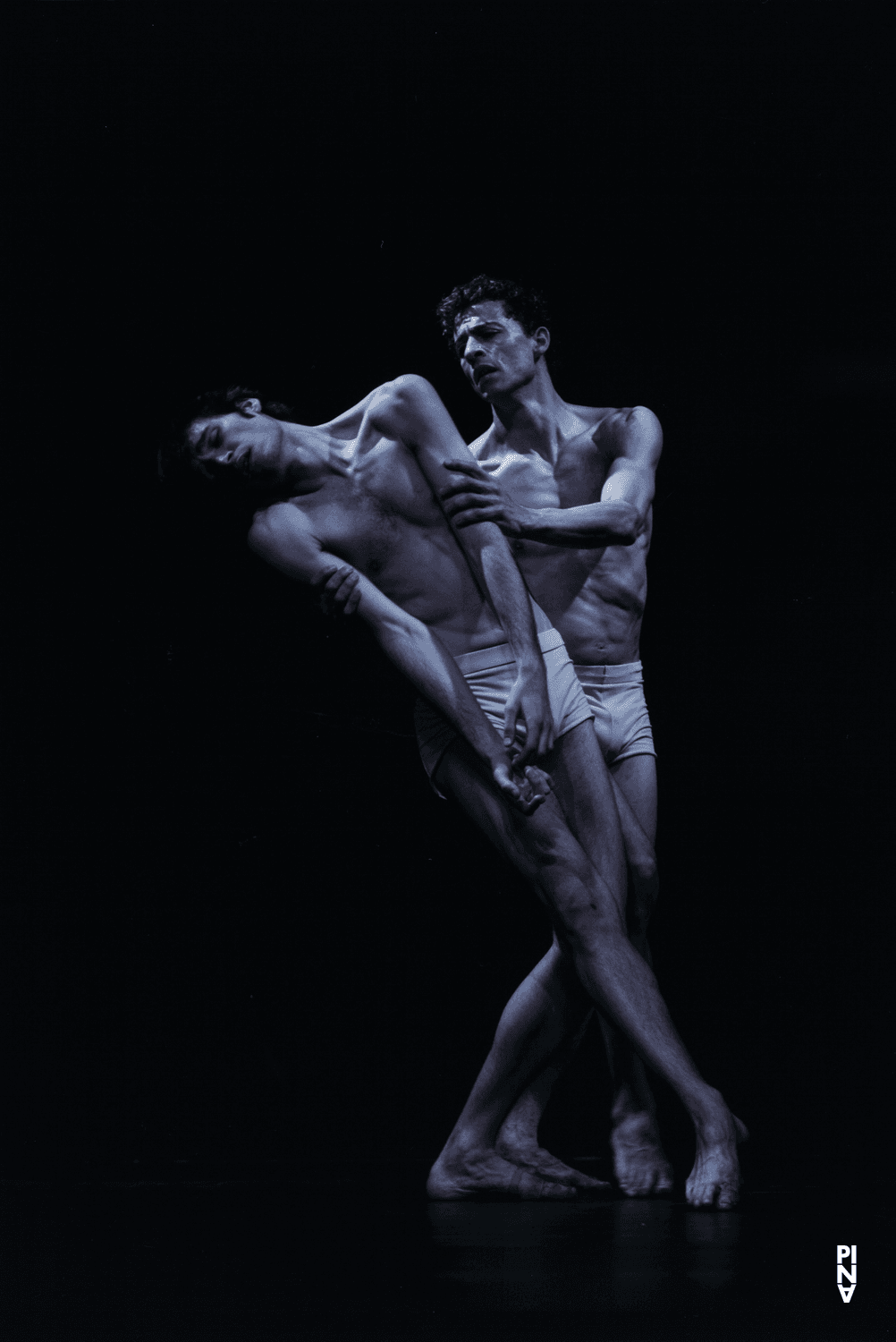 Fernando Suels Mendoza and Pablo Aran Gimeno in “Iphigenie auf Tauris” by Pina Bausch