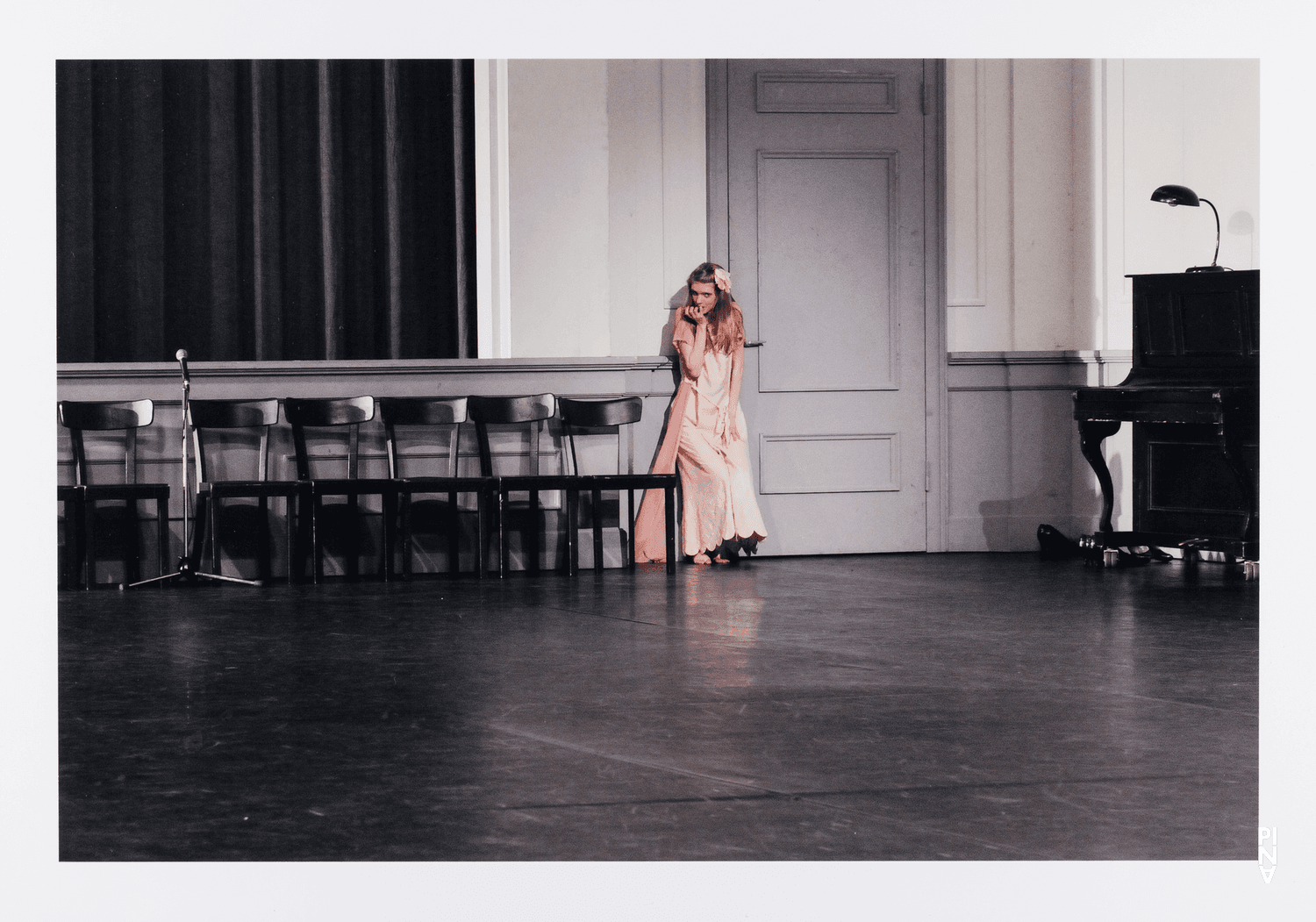 Joy Wonnenberg dans « Kontakthof. Avec des jeunes de plus de 14 ans » de Pina Bausch