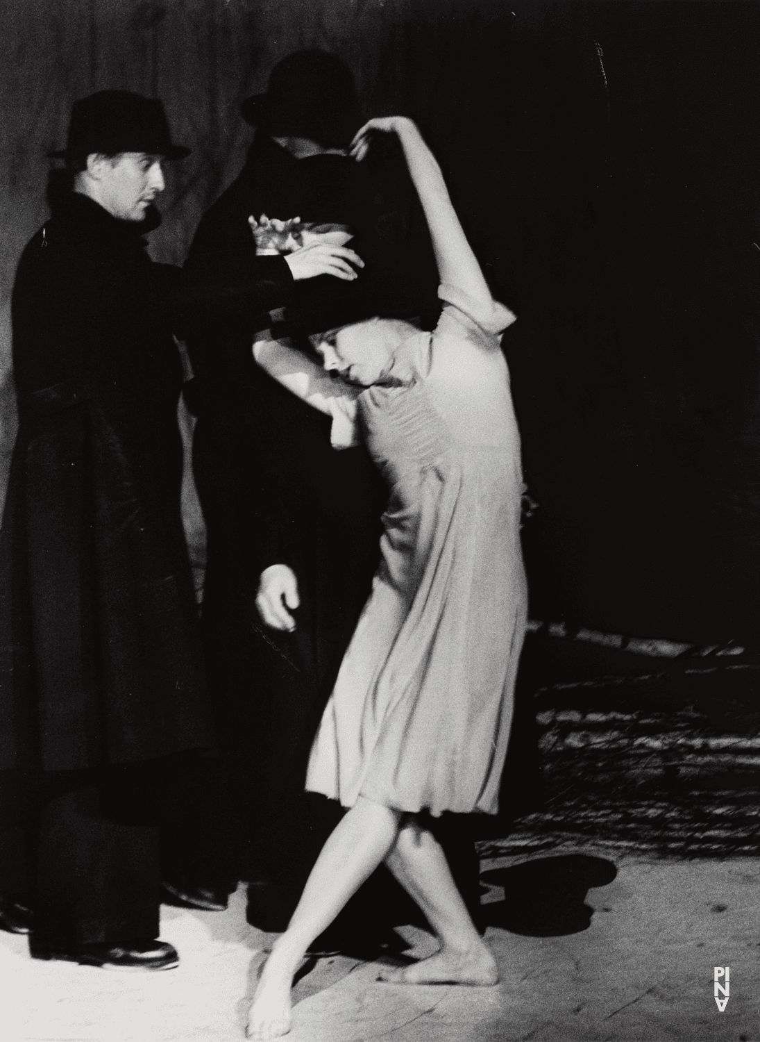 Janusz Subicz et Josephine Ann Endicott dans « Komm tanz mit mir » de Pina Bausch