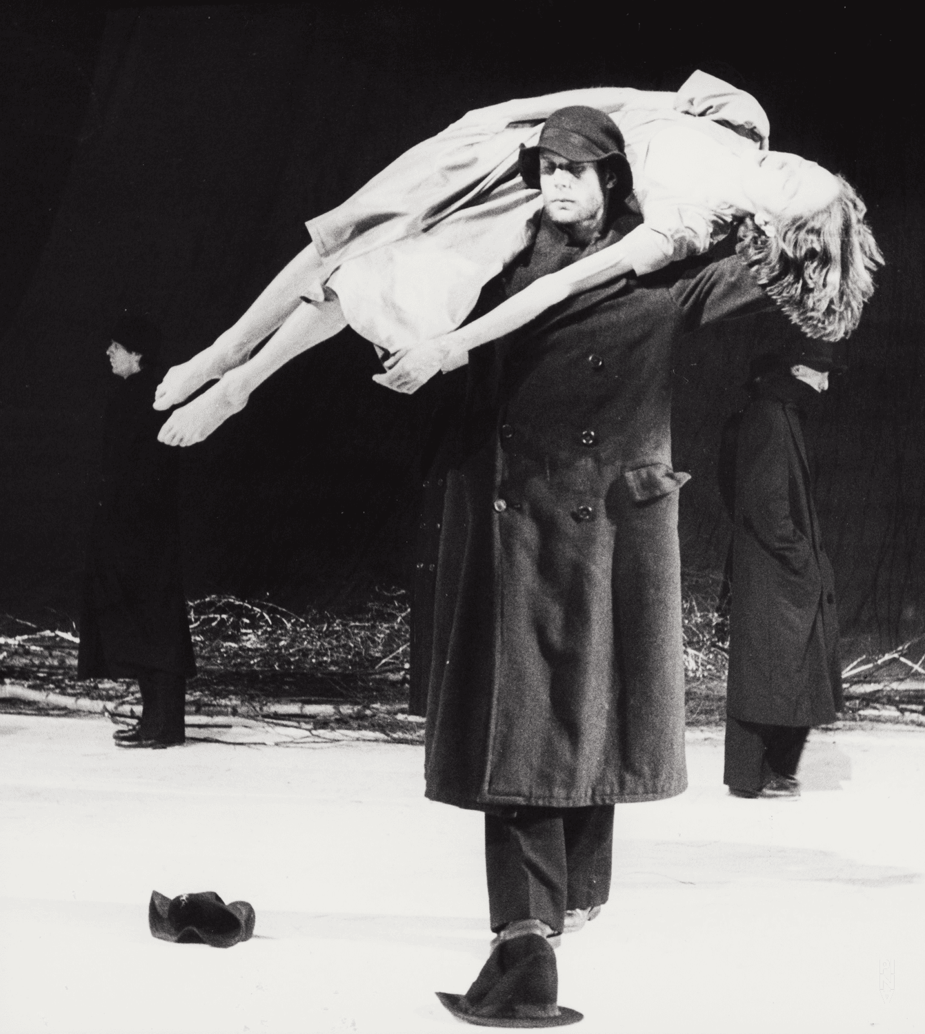 Anne Martin et Ed Kortlandt dans « Komm tanz mit mir » de Pina Bausch