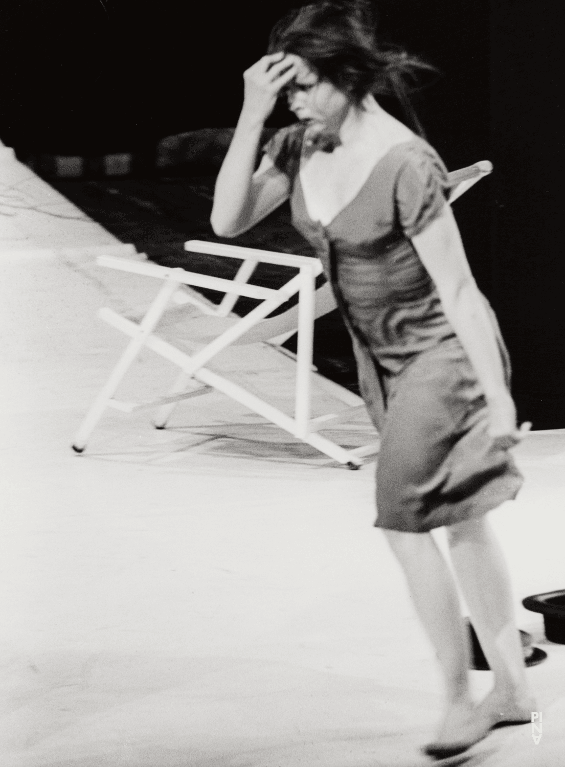 Josephine Ann Endicott dans « Komm tanz mit mir » de Pina Bausch