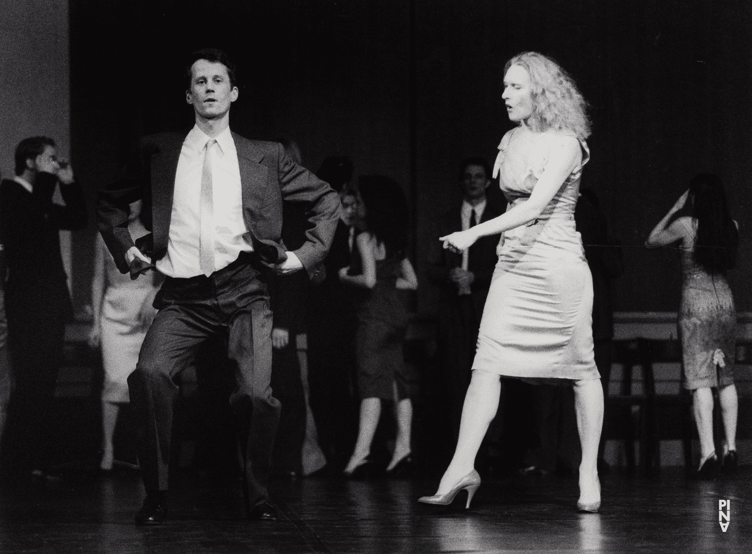 Stephan Brinkmann et Julie Shanahan dans « Kontakthof » de Pina Bausch avec Tanztheater Wuppertal au Schauspielhaus Wuppertal (Allemagne), 21 février 2000