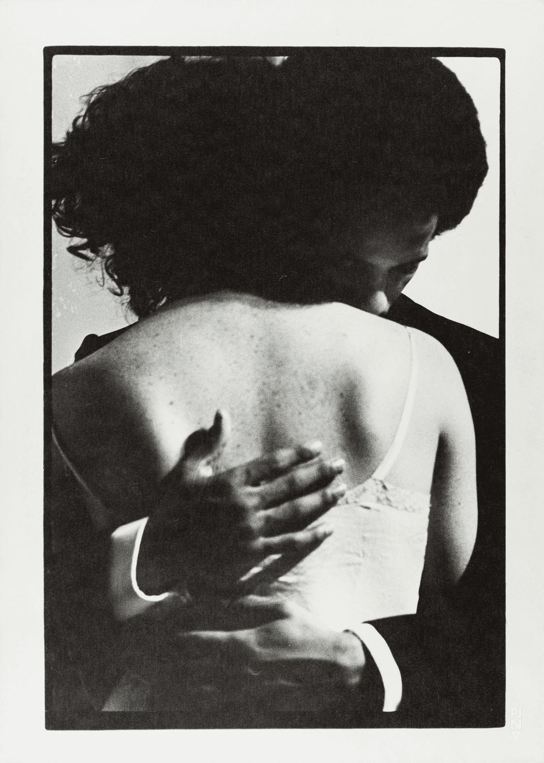 Arnaldo Alvarez und Meryl Tankard in „Kontakthof“ von Pina Bausch