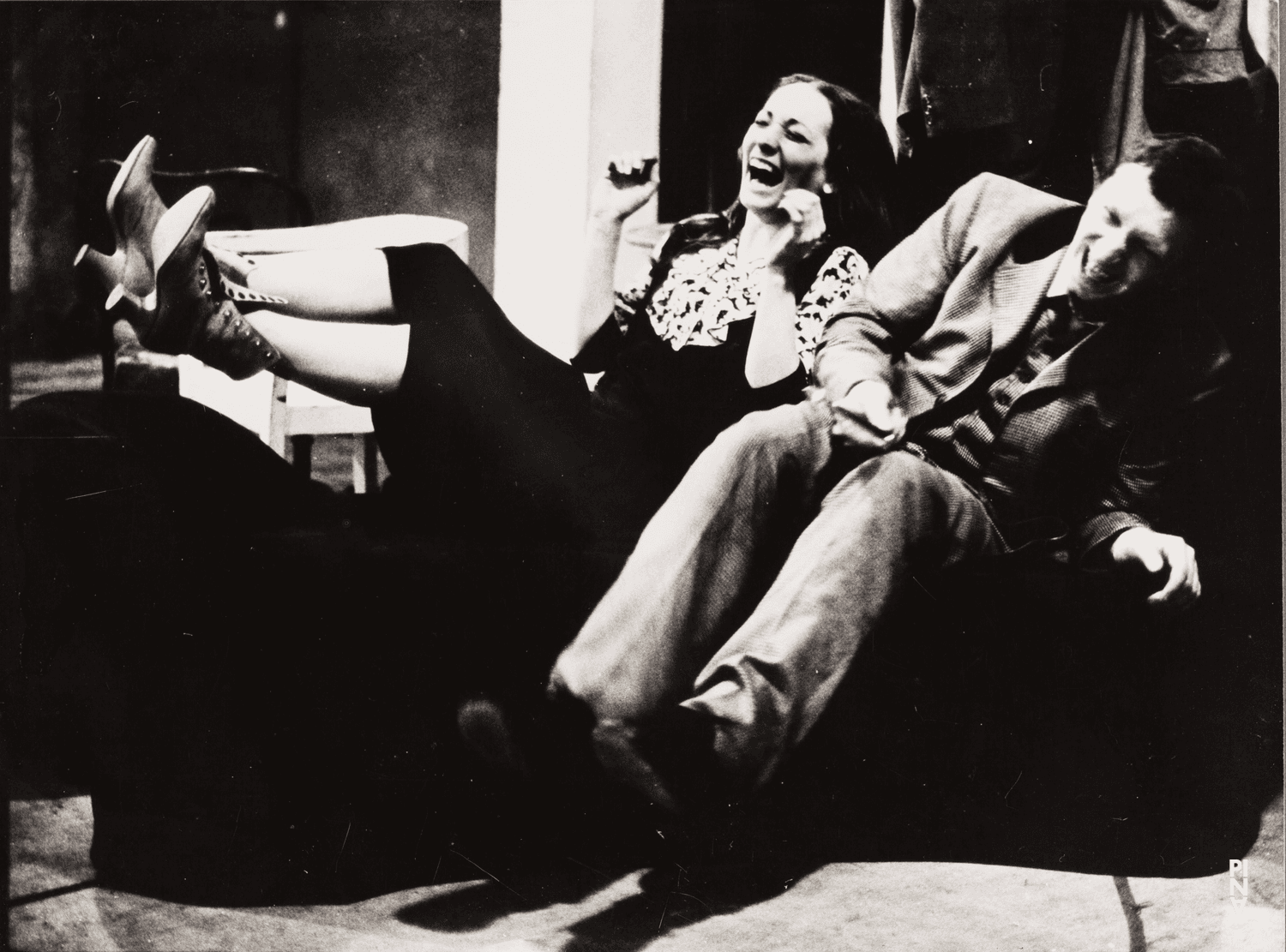 Hans Dieter Knebel und Vivienne Newport in „Er nimmt sie an der Hand und führt sie in das Schloß, die anderen folgen“ von Pina Bausch