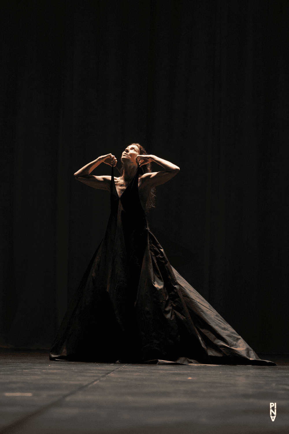 Héléna Pikon in „'Sweet Mambo'“ von Pina Bausch mit Tanztheater Wuppertal im Opernhaus Wuppertal (Deutschland), 17. September 2014