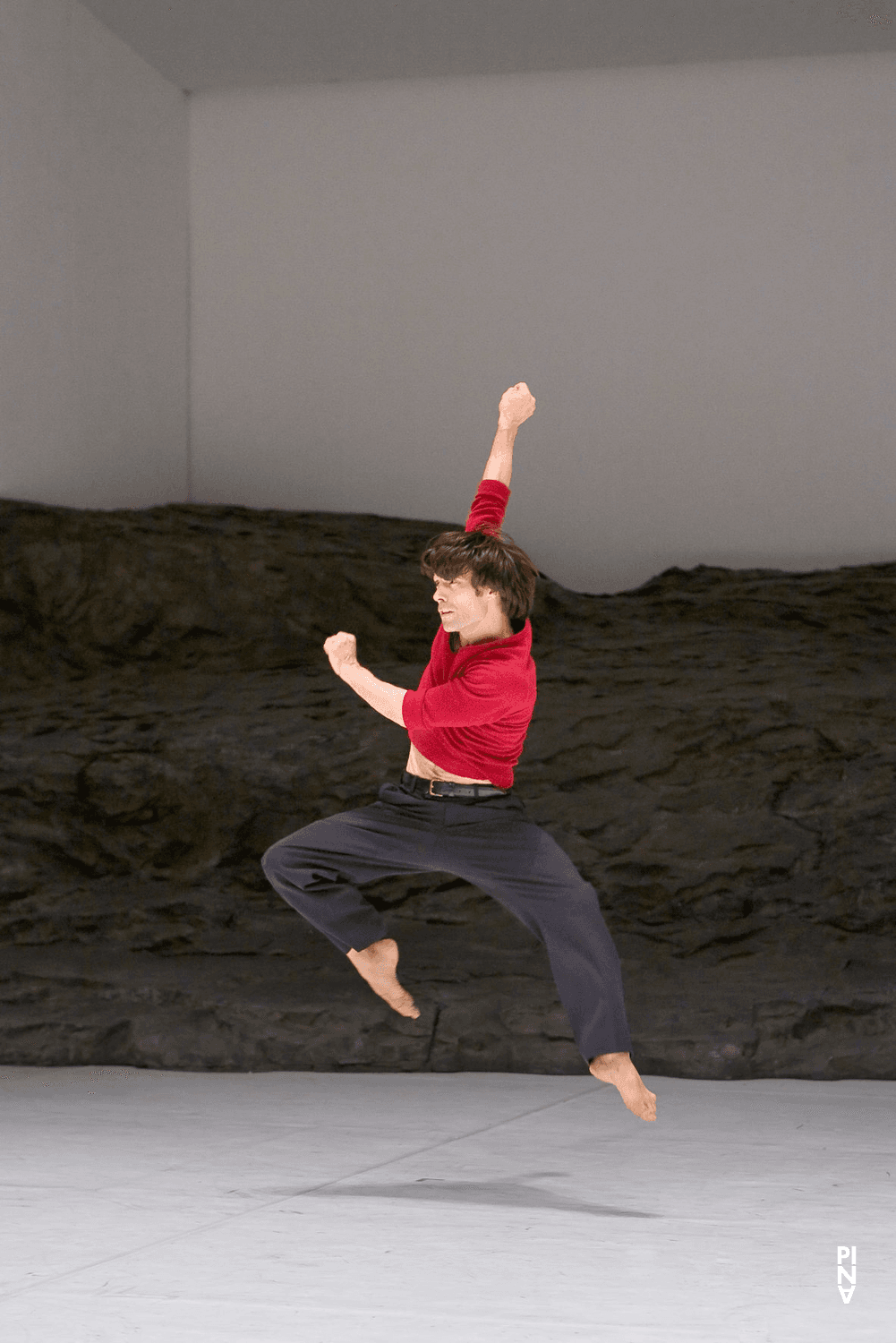 Rainer Behr in „Masurca Fogo“ von Pina Bausch mit Tanztheater Wuppertal im Théâtre de la Ville Paris (Frankreich), 21. November 2009