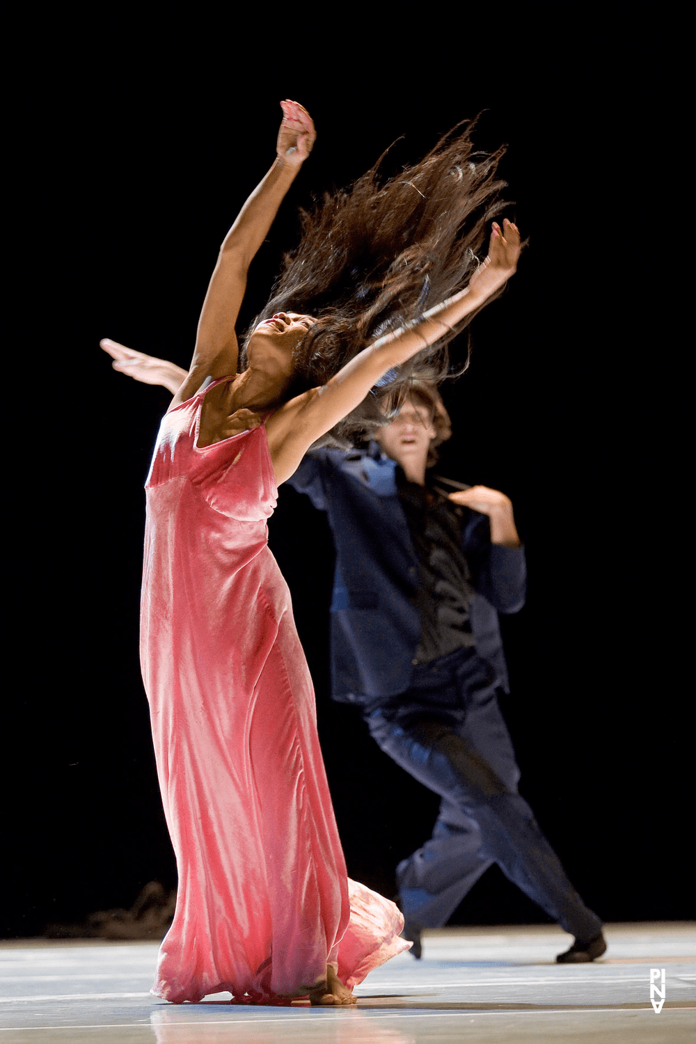 Ditta Miranda Jasjfi et Pablo Aran Gimeno dans « "... como el musguito en la piedra, ay si, si, si ..." (Comme la mousse sur la pierre) » de Pina Bausch avec Tanztheater Wuppertal à l'Opernhaus Wuppertal (Allemagne), 11 juin 2009
