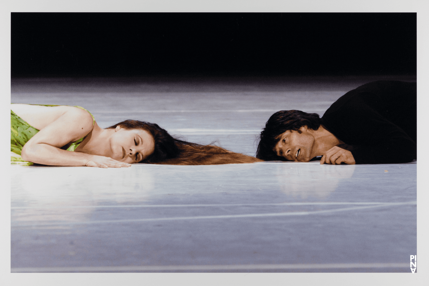 Rainer Behr et Thusnelda Mercy dans « "... como el musguito en la piedra, ay si, si, si ..." (Comme la mousse sur la pierre) » de Pina Bausch
