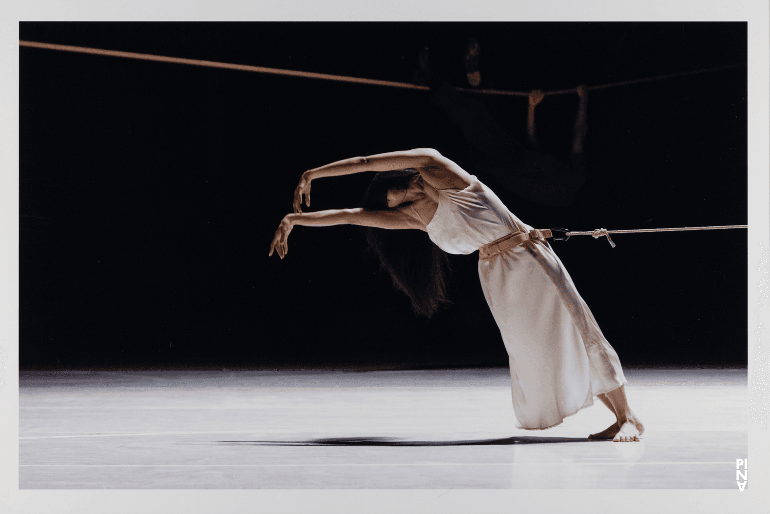 Tsai-Chin Yu dans « "... como el musguito en la piedra, ay si, si, si ..." (Comme la mousse sur la pierre) » de Pina Bausch