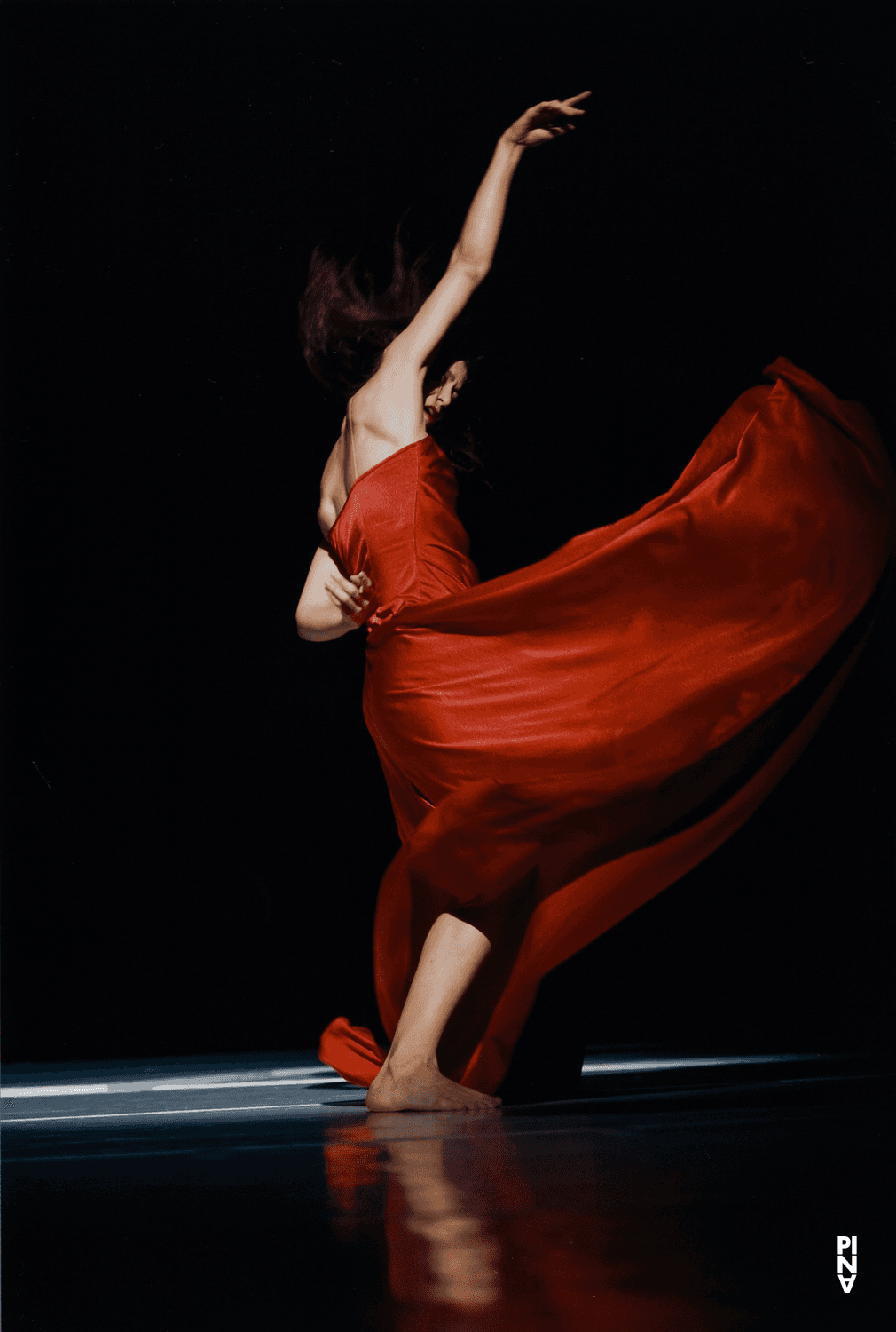 Clémentine Deluy in „"... como el musguito en la piedra, ay si, si, si ..." (Wie das Moos auf dem Stein)“ von Pina Bausch