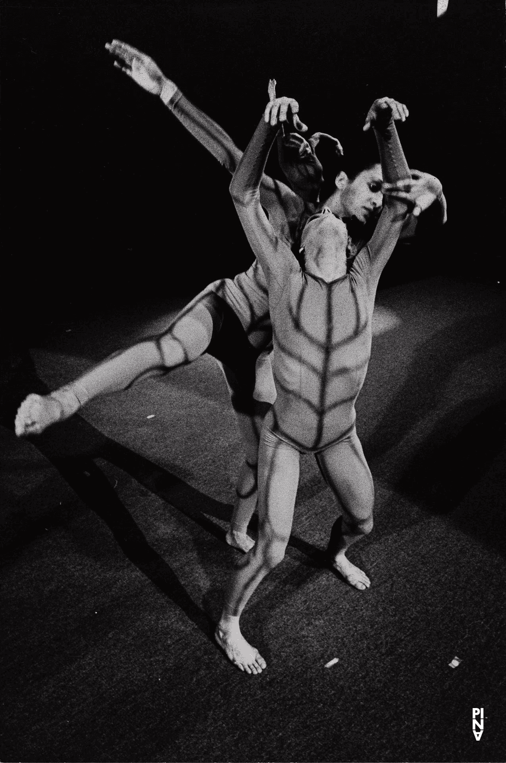 Anna Mittelholzer und Marlis Alt in „Nachnull“ von Pina Bausch