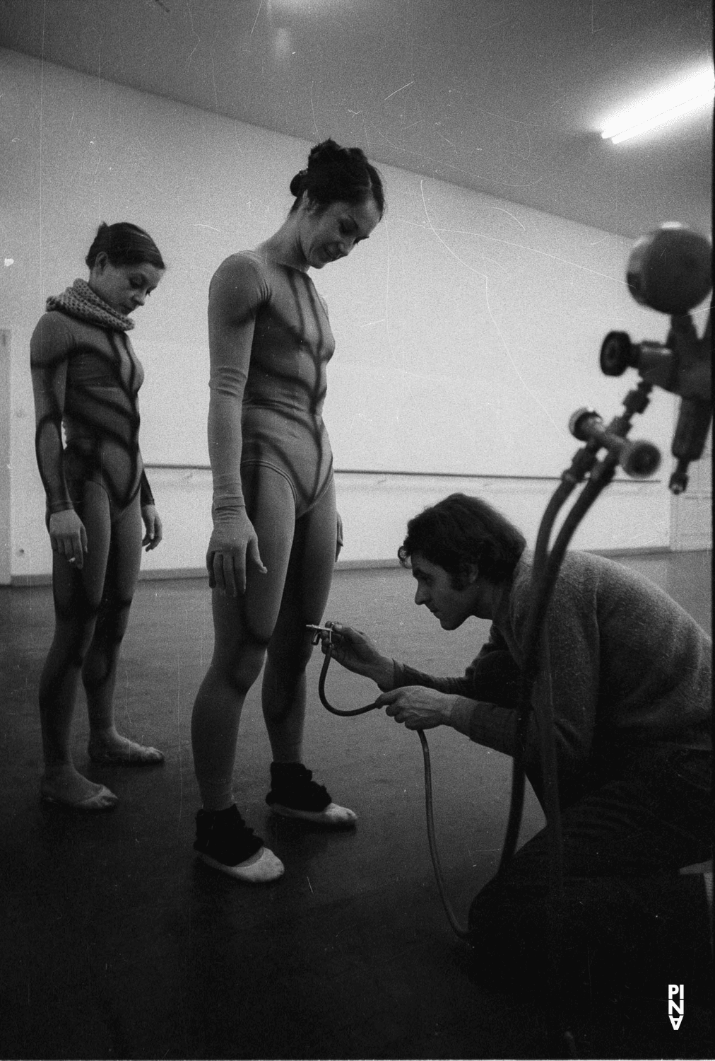 Fridel Deharde, Erika Fabry und Christian Piper in „Nachnull“ von Pina Bausch