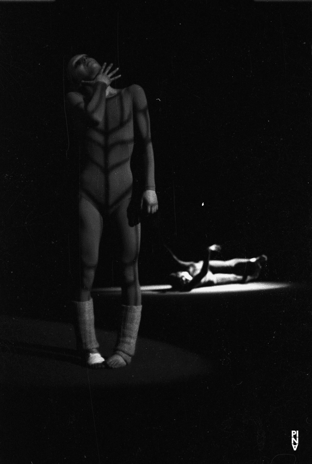 Marlis Alt und Ulrike Baehr in „Nachnull“ von Pina Bausch