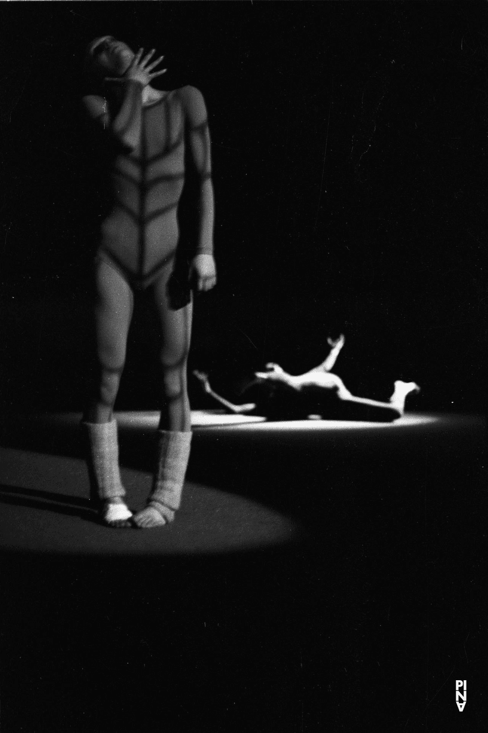 Marlis Alt und Ulrike Baehr in „Nachnull“ von Pina Bausch