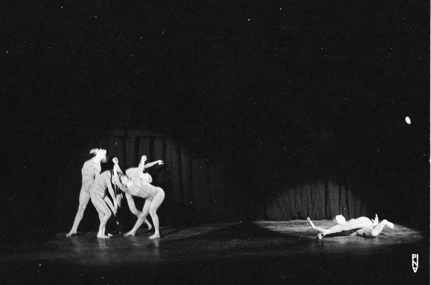 Anna Mittelholzer et Catherine Denisot dans « Nachnull (Après Zéro) » de Pina Bausch