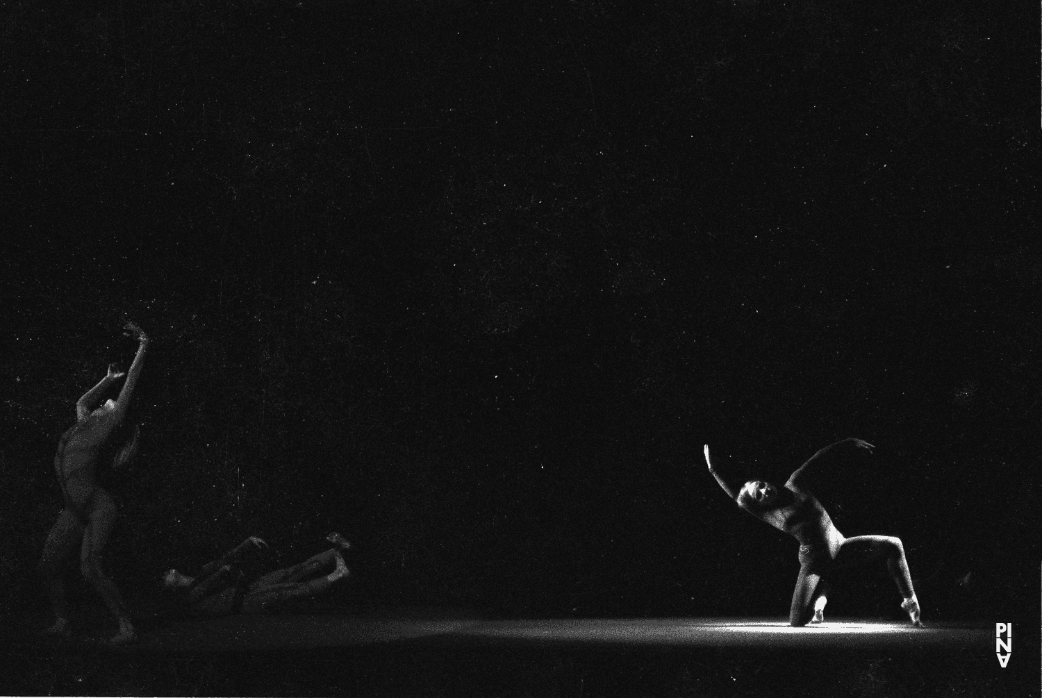 Susanne Linke, Marlis Alt und Gwat-Mee Tan in „Nachnull“ von Pina Bausch