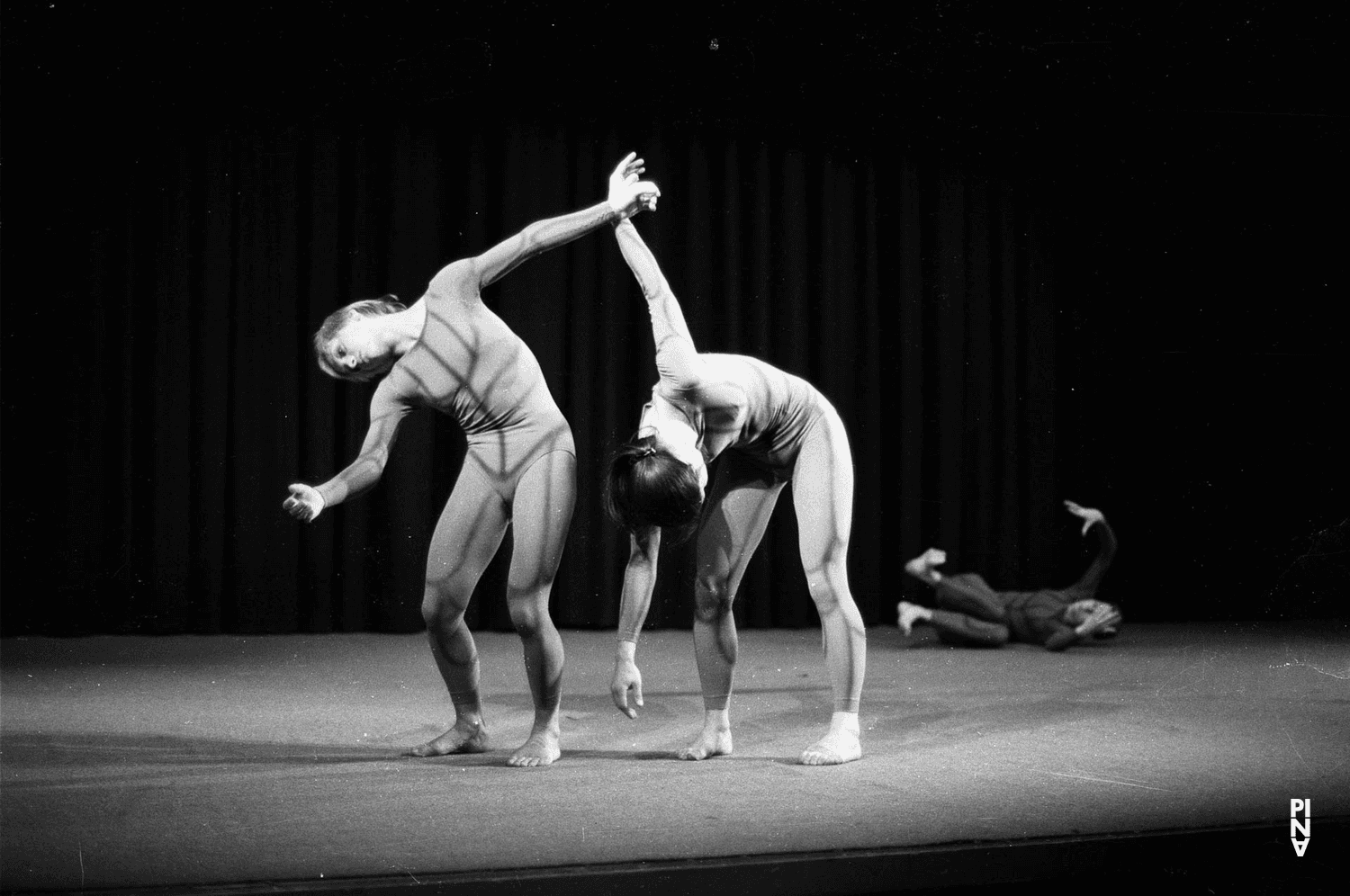 Fridel Deharde, Marlis Alt et Ulrike Baehr dans « Nachnull (Après Zéro) » de Pina Bausch
