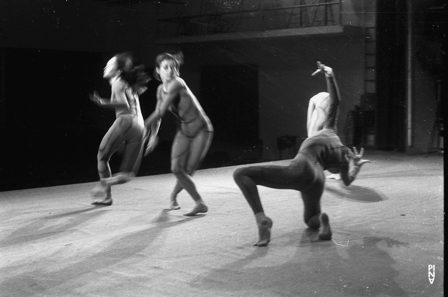 Fridel Deharde et Ulrike Baehr dans « Nachnull (Après Zéro) » de Pina Bausch