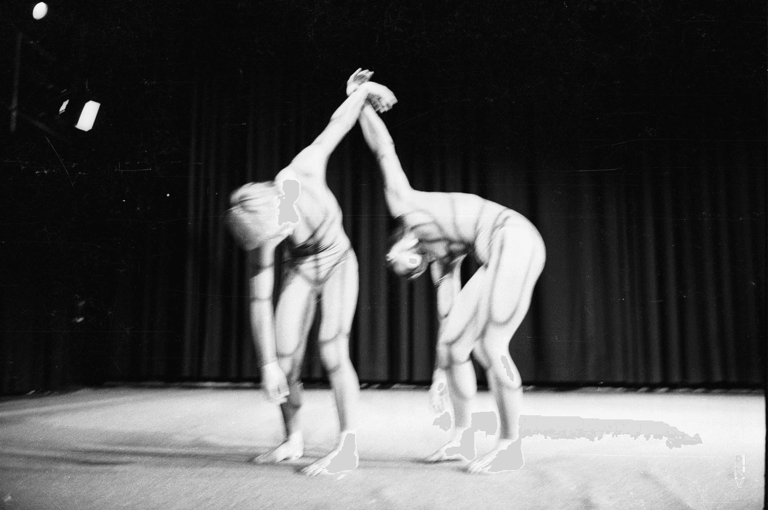 Marlis Alt et Fridel Deharde dans « Nachnull (Après Zéro) » de Pina Bausch
