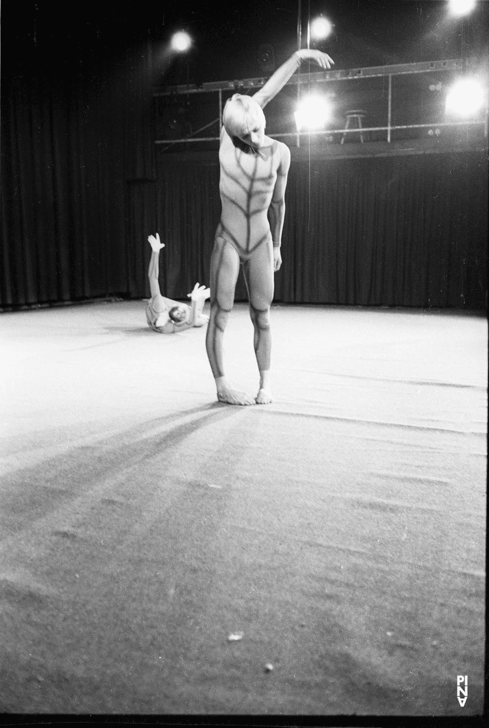 Marlis Alt et Ulrike Baehr dans « Nachnull (Après Zéro) » de Pina Bausch