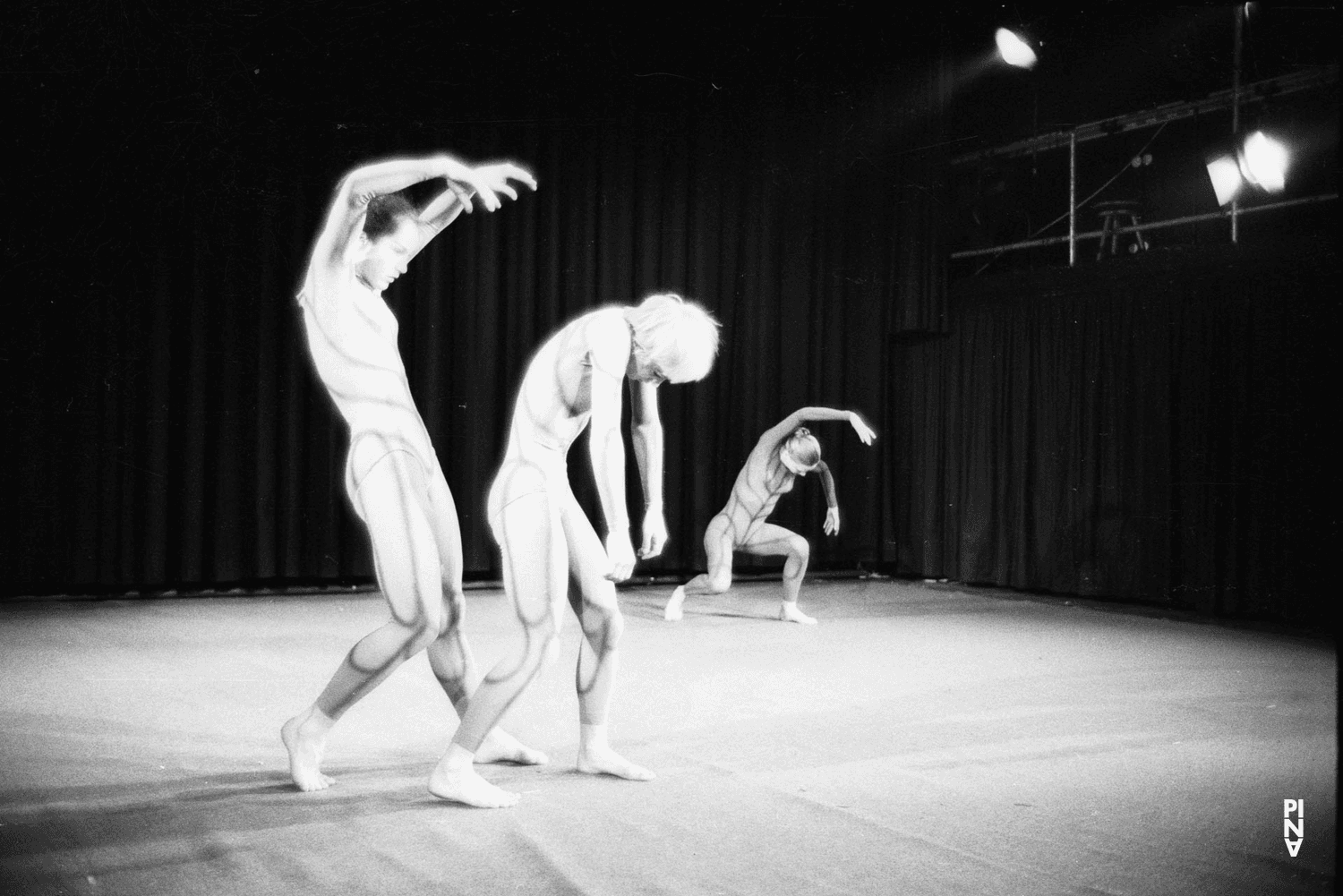 Fridel Deharde, Marlis Alt et Ulrike Baehr dans « Nachnull (Après Zéro) » de Pina Bausch