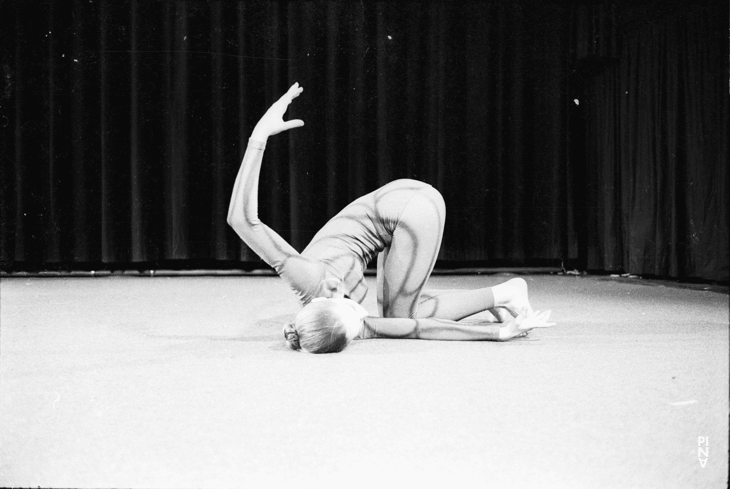 Ulrike Baehr dans « Nachnull (Après Zéro) » de Pina Bausch