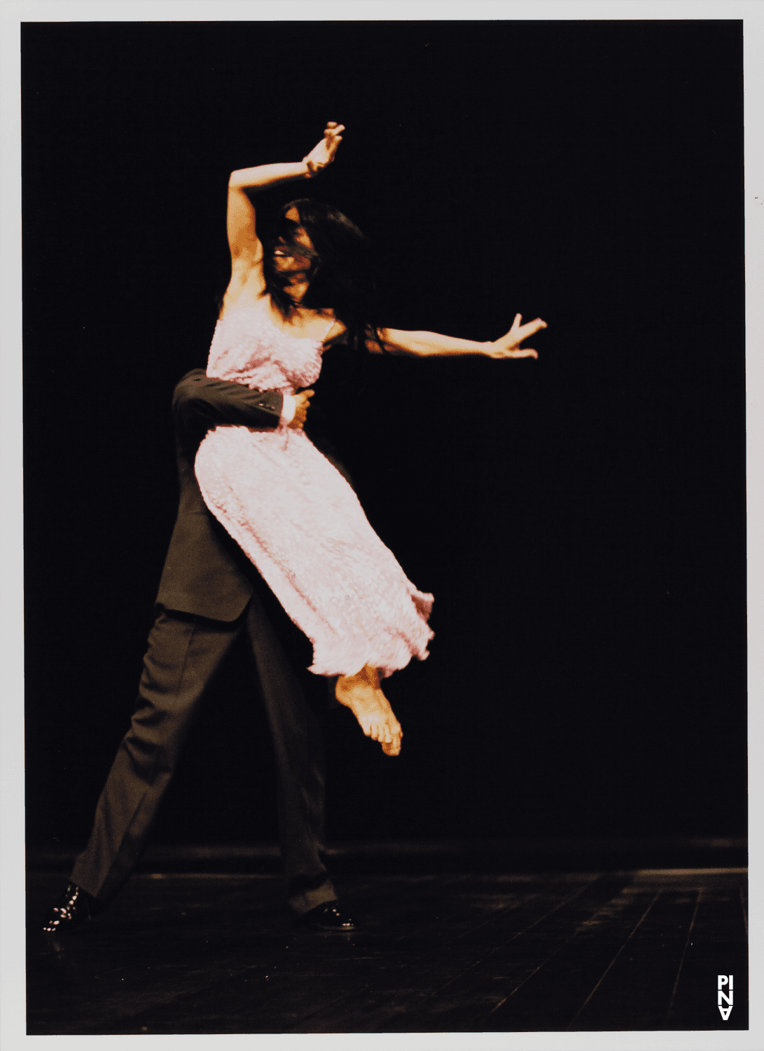 Ditta Miranda Jasjfi und Fernando Suels Mendoza in „Nefés“ von Pina Bausch, 21. März 2003